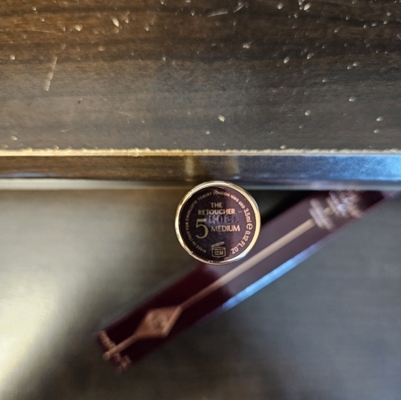 CHARLOTTE Tilbury The Retoucher Concealer Pen in Medium #5 (NIB) - Picture 2 of 4